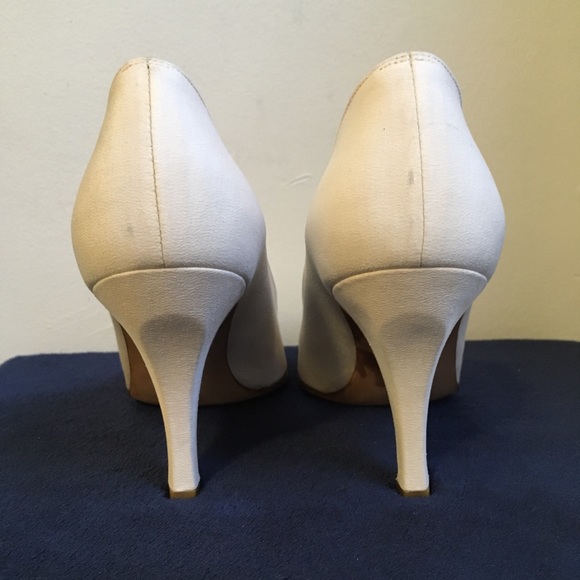 đź‘ Manolo Blahnik BB Pointed Toe White Pumps - Picture 6 of 8